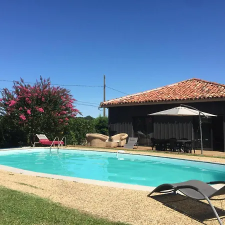 Country Stay-pets Welcome-pool-sleeps 8