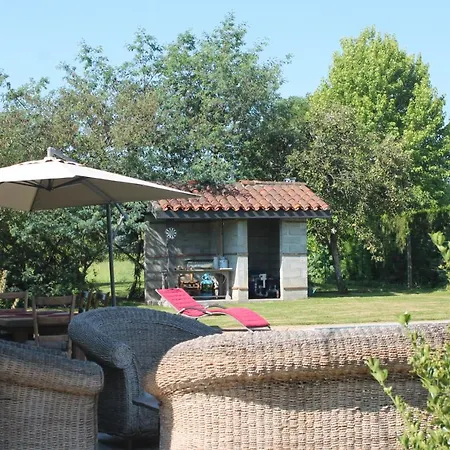 Country Stay-pets Welcome-pool-sleeps 8 *