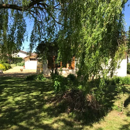 Country Stay-pets Welcome-pool-sleeps 8